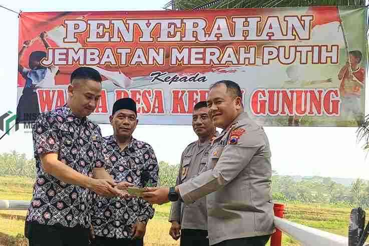 Kapolres Purworejo AKBP Windy Syafutra Meresmikan Jembatan merah Putih