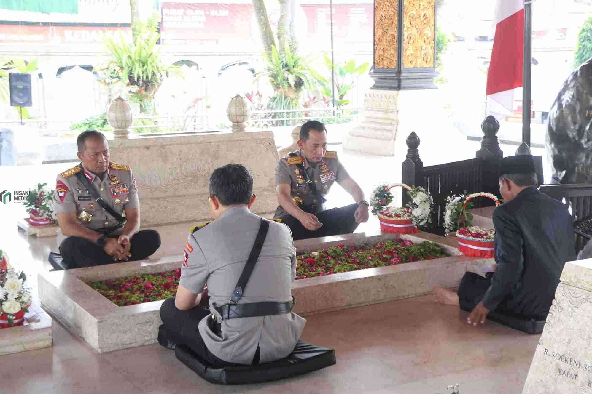 Kapolri Jenderal Listyo Sigit Prabowo Ziarah ke Makam Bung Karno