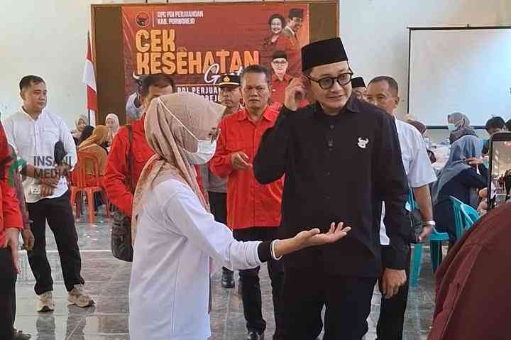 Ketua DPC PDI Perjuangan Kabupaten Purworejo yang juga Wakil Bupati Purworejo Dion Agasi Setiabudi Membuka Layanan Kesehatan Gratis di Desa Kaligono Kecamatan Kaligesing