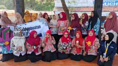 Mahasiswa Universitas Muhammadiyah Purworejo UMP memanfaatkan limbah yang banyak ditemukan di pesisir Pantai Karangbolong Desa Karangbolong Kecamatan Buayan Kabupaten Kebumen Jawa Tengah