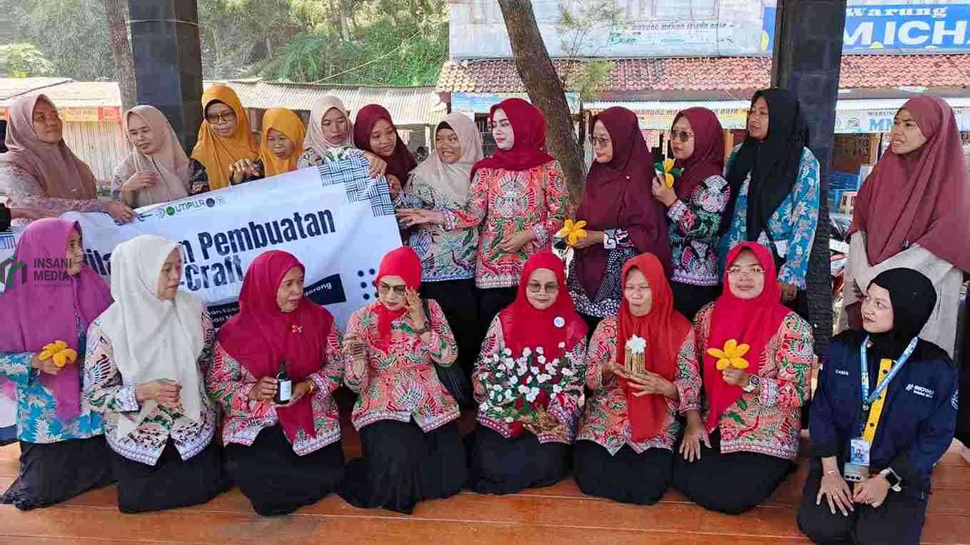 Mahasiswa Universitas Muhammadiyah Purworejo UMP memanfaatkan limbah yang banyak ditemukan di pesisir Pantai Karangbolong Desa Karangbolong Kecamatan Buayan Kabupaten Kebumen Jawa Tengah