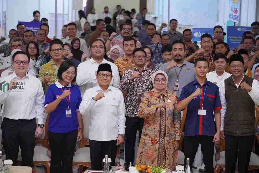 Menko PM Abdul Muhaimin Iskandar membuka Kebumen Job Fair dan Pekerja Migran Indonesia PMI Expo 2026 di Gedung Pertemuan Sekretariat Daerah Setda Kebumen