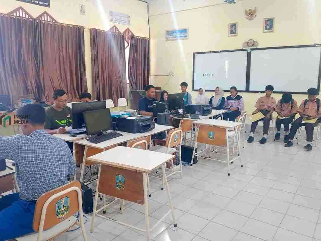 Pelajar SMP di Blitar Mendaftar SPMB SMA
