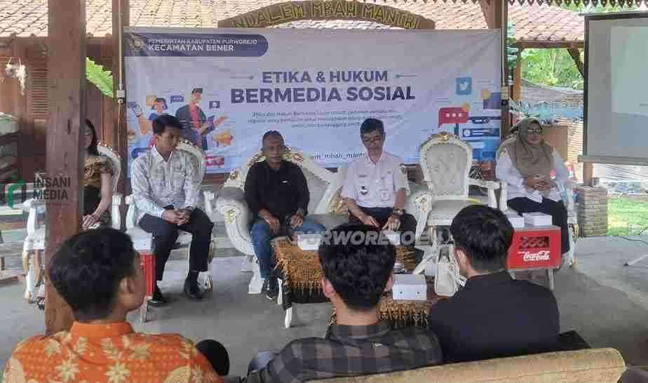 Pemerintah Kecamatan Bener mengundang perwakilan Karang Taruna dari seluruh desa untuk mengikuti Sosialisasi Etika dan Hukum Bermedia Sosial