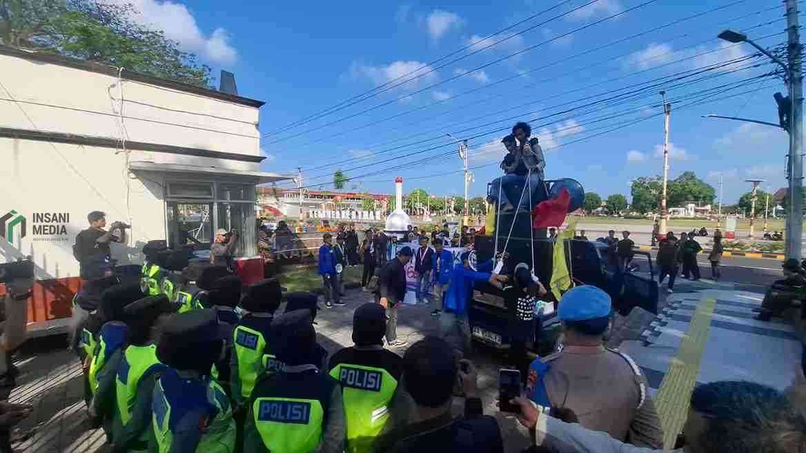 PMII Kritik Bupati Kebumen : Bupati Paling Kaya di Daerah Termiskin Pergerakan Mahasiswa Islam Indonesia PC PMII Kabupaten Kebumen Menggelar Aksi Demo di Kantor Bupati Kebumen