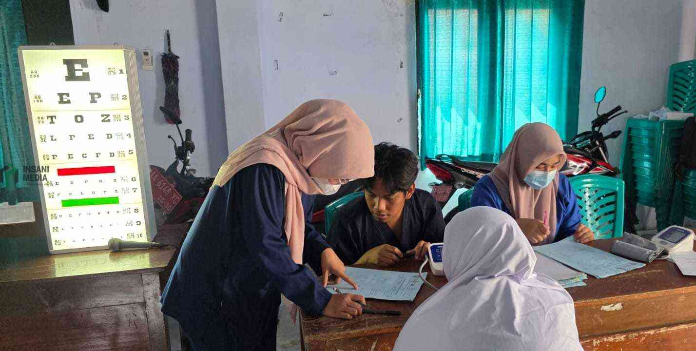 RSUD dr. Tjitrowardojo dan Puskesmas Bener Mengadakan Pemeriksaan Mata Gratis Bagi Masyarakat di Kantor Kecamatan Bener Kabupaten Purworejo