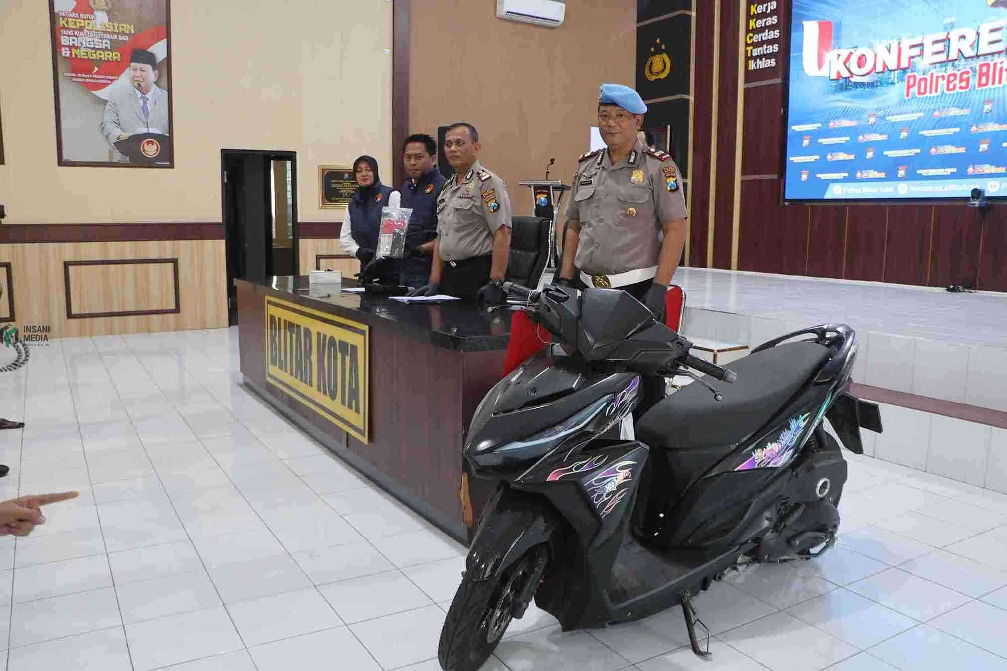 Polres Blitar Kota Ungkap 12 Kasus Narkoba, Rata-Rata Pelaku Sering Keluar Masuk Penjara Satreskoba Polres Blitar Kota Menunjukkan Barang Bukti Hasil Peredaran Narkoba