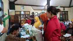 180 Ribu Warga Kabupaten Blitar Terima Bantuan Beras dan Minyak Goreng Program Bantuan Pangan Nasional Sebanyak 180 Warga Kabupaten Blitar Terima Bantuan Beras dan Minyak Goreng Bantuan Pangan Nasional Bapanas
