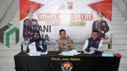 Wakapolres Purworejo Kompol Nana Edi Sugito Menunjukkan Barang Bukti Curanmor Antar Provinsi