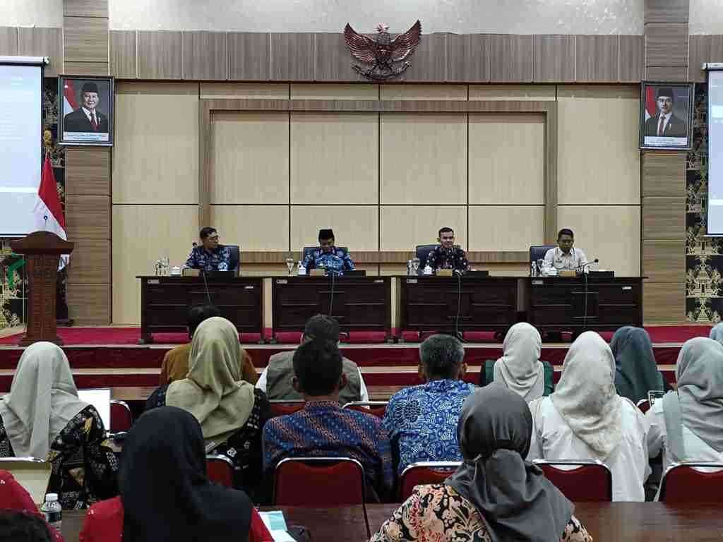 Wakil Bupati Blitar Beky Herdihansah Rapat Supply Chain Telur yang berlangsung di Ruang Candi Penataran Kantor Bupati Blitar