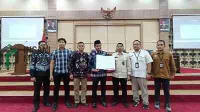 Wakil Bupati Blitar Beky Herdihansah dan Fasilitasi Kesepakatan Harga Sejumlah Peternak Ayam Petelur Masuk ke SPPG