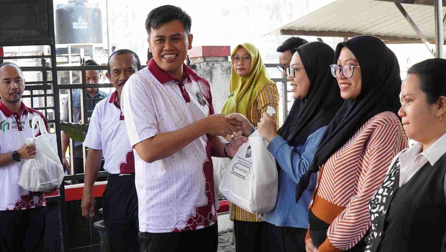 Wali Kota Blitar Syauqul Muhibbin Menyalurkan Program Berkah Bumil untuk Warga Kota Blitar