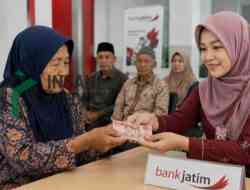 PKH Plus Tahap II di Blitar Cair, 929 Lansia Terima Rp500 Ribu per Triwulan