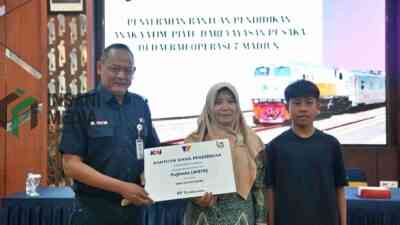 Yayasan Pusaka dan KAI Daop 7 Salurkan Bantuan Pendidikan, Rp228 Juta