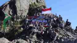 Rayakan Hari Bhayangkara ke-80, Personel Polres Blitar Taklukkan Gunung Kelud Anggota Polres Blitar Mendaki Gunung Kelud Peringati Hari Bhayangkara ke 80