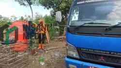 Badan Penanggulangan Bencana Daerah BPBD Kabupaten Blitar menyalurkan bantuan 12 ribu liter air bersih kepada warga Desa Sumberagung Kecamatan Panggungrejo
