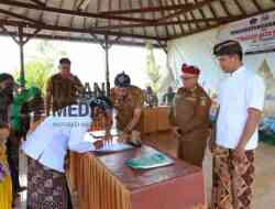 Sambut Hari Jadi Blitar ke-702, Pemkab Blitar Serahkan 53 Akta Perkawinan Umat Hindu