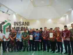 Percepat Program Reforma Agraria, Pemkab Blitar Serahkan 852 Sertifikat Tanah Redis