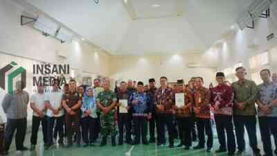 Percepat Program Reforma Agraria, Pemkab Blitar Serahkan 852 Sertifikat Tanah Redis