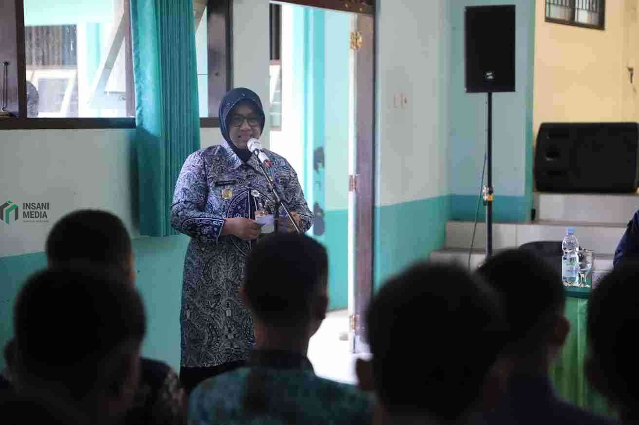 Bupati Purworejo Yuli Hastuti Berikan Pendidikan Politik bagi Generasi Muda di SMA Negeri 10 Purworejo Kecamatan Pituruh