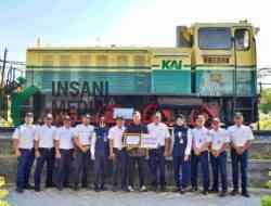 PT KAI Daop 7 Madiun Beri Penghargaan kepada Aris Susanto atas Aksi Cegah Kecelakaan