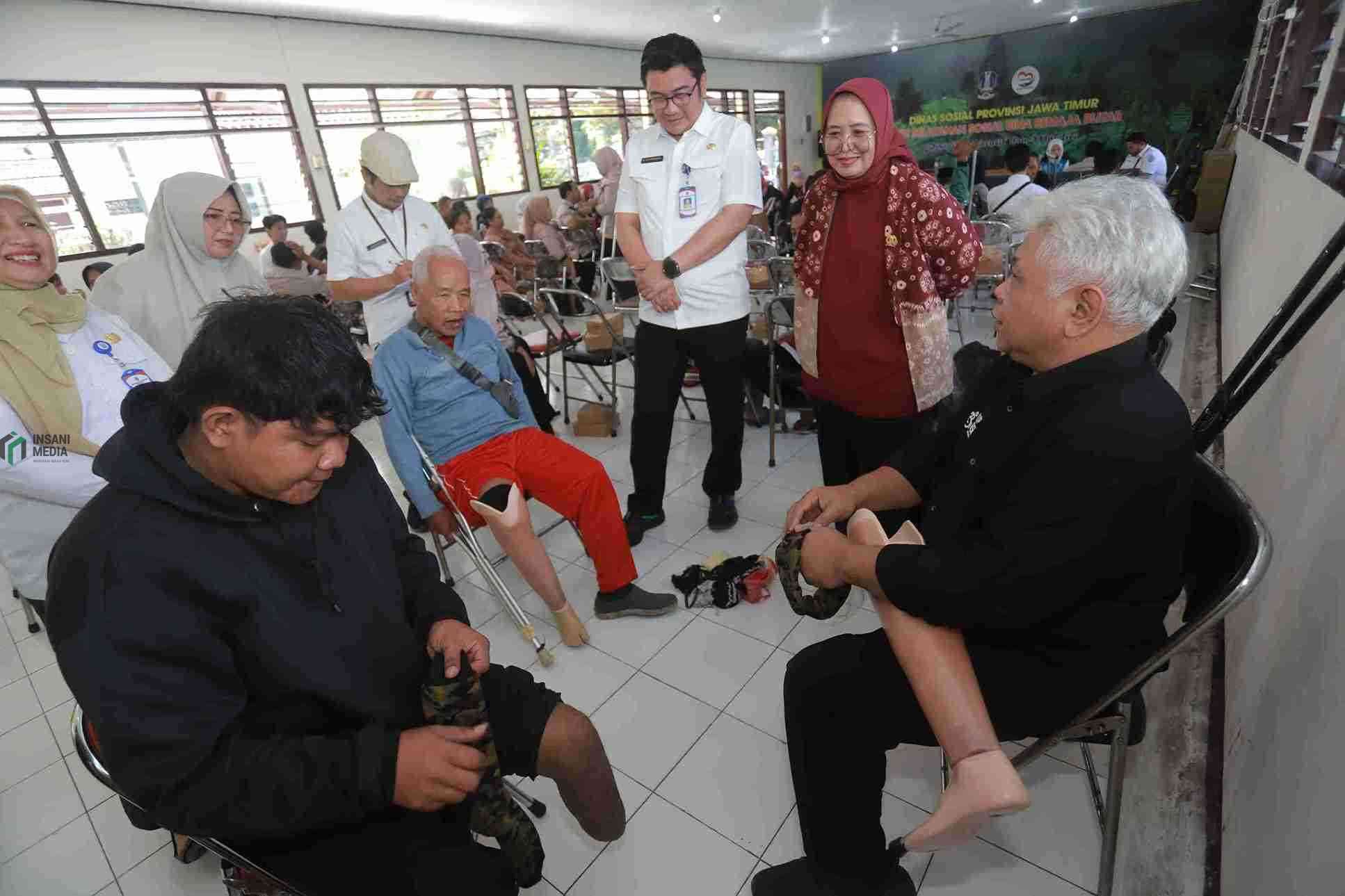 Dinsos Jatim Salurkan 66 Alat Bantu Disabilitas untuk Warga Kabupaten Blitar Dinas Sosial Jawa Timur Menyalurkan Alat Bantu untuk Disabilitas di Kabupaten Blitar