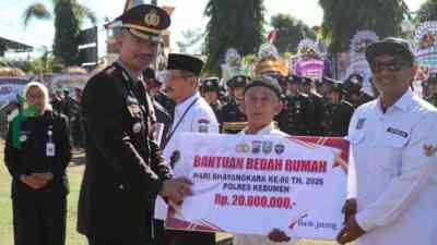 Hari Bhayangkara ke-80, Polres Kebumen Bedah Tiga Rumah Warga