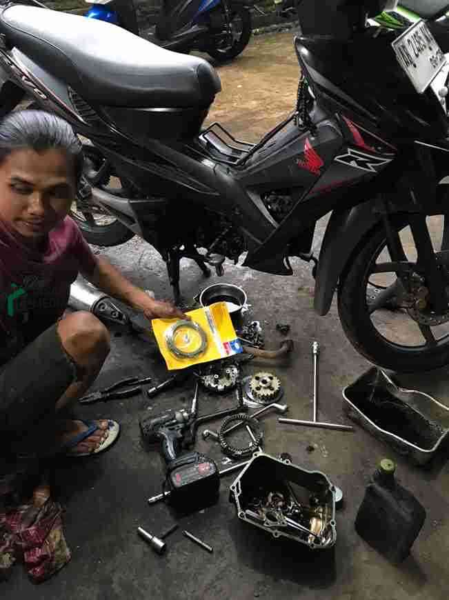 Harnadi Bangun Bengkel dari Nol, Kini Jadi Andalan Warga Desa Donorejo, Purworejo Harnadi 30 pemuda asal Dusun Katerban Desa Donorejo Kecamatan Kaligesing berhasil mengembangkan Bengkel Tri Manunggal