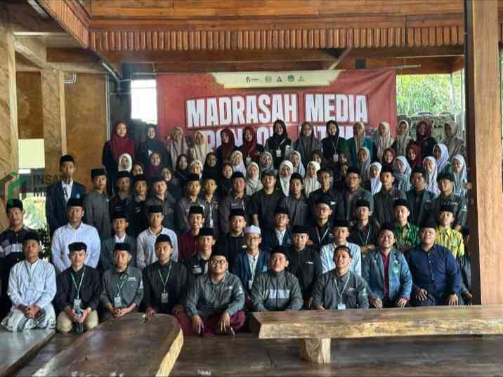 Kolaborasi IPNU, IPPNU dan Media Pondok Jatim, Puluhan Santri Blitar Siap Jadi Pelopor Konten Kreatif Ipnu