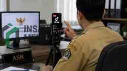 Ilustrasi ASN Bekerja Sembari Live Media Sosial