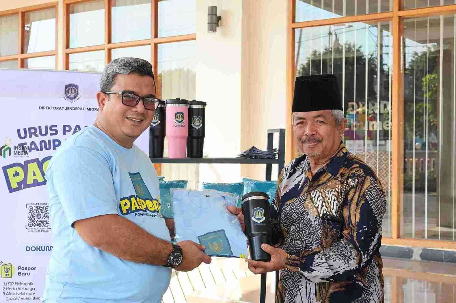Pasporia Permudah Warga Kebumen Urus Paspor di Akhir Pekan Kantor Imigrasi Kelas II Non TPI Purworejo kembali menghadirkan layanan Pasporia Paspor Minggu Ceria untuk mempermudah masyarakat mengurus paspor elektronik