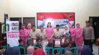 Polres Kebumen Salurkan Bantuan Sekolah untuk 15 Pelajar Kurang Mampu