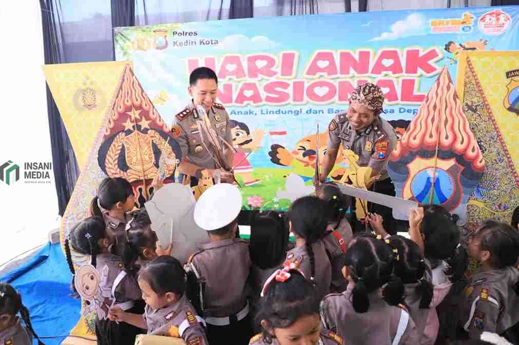Hari Anak Nasional 2026, Polres Kediri Kota Tanamkan Semangat Meraih Cita-Cita Lewat Wayang Karton Kapolres Kediri Kota AKBP Dr. Anggi Saputra Ibrahim S.H. S.I.K. M.H