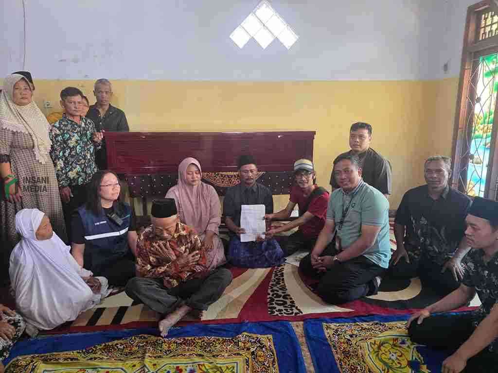 Keluarga Almarhum Pekerja Migran Indonesia PMI asal Desa Sidorejo Kecamatan Ponggok Kabupaten Blitar yang Meninggal di Taiwan