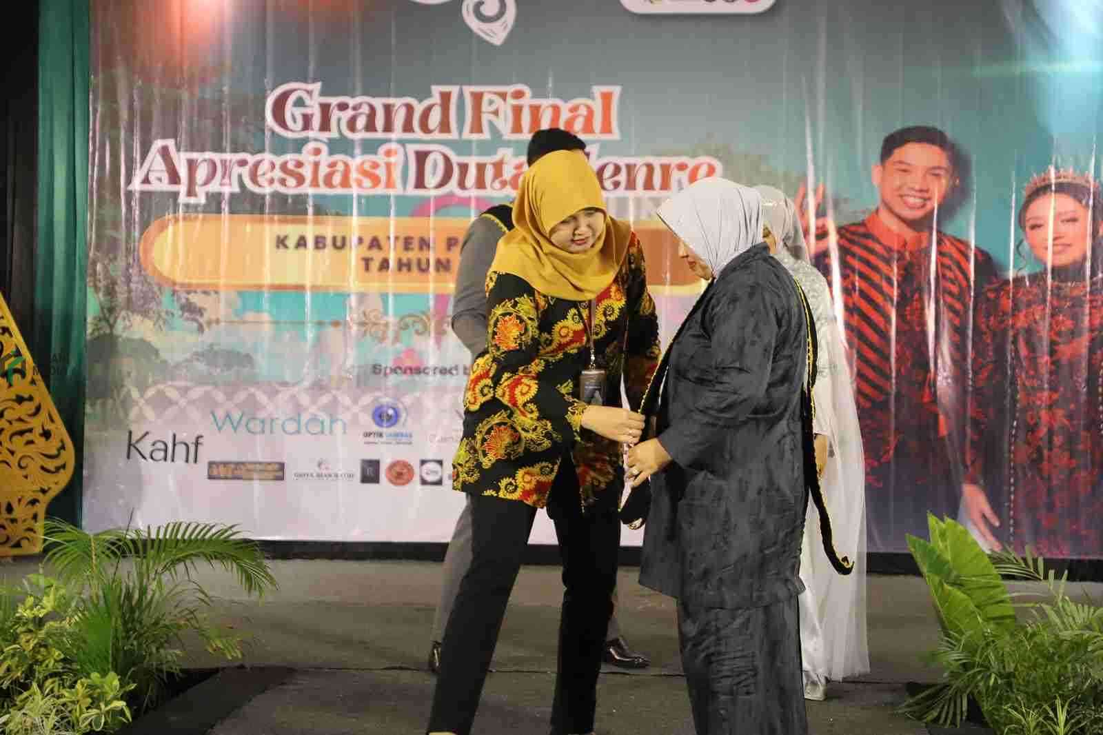 Bupati Purworejo Diangkat Jadi Bunda GenRe, Siap Cetak Generasi Muda Berprestasi Ketua Tim Kerja Keluarga Sejahtera dan Pemberdayaan Keluarga Perwakilan BKKBN Prov Jateng Nitya Apranadyanti Mengukuhkan Bupati Purworejo Yuli Hastuti SH sebagai Bunda Generasi Berencana GenRe
