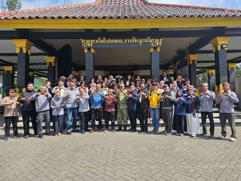 STIKOSA AWS Kirim Mahasiswa KKN Kolaboratif ASPIKOM untuk Kembangkan Wisata Desa Tosari Mahasiswa STIKOSA AWS Jalankan Tri Dharma Perguruan Tinggi dengan KKN di Kantor Kecamatan Tosari Kabupaten Pasuruan.