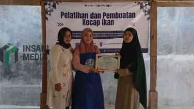 Mahasiswa Universitas Muhammadiyah Purworejo UMP Memberi Pelatihan Pegolahan Ikan Warga Desa Karangbolong Kecamatan Petanahan Kabupaten Kebumen