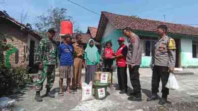 Angin Kencang Tumbangkan Pohon, Rumah Warga Ngombol Rusak dan Terima Bantuan PMI