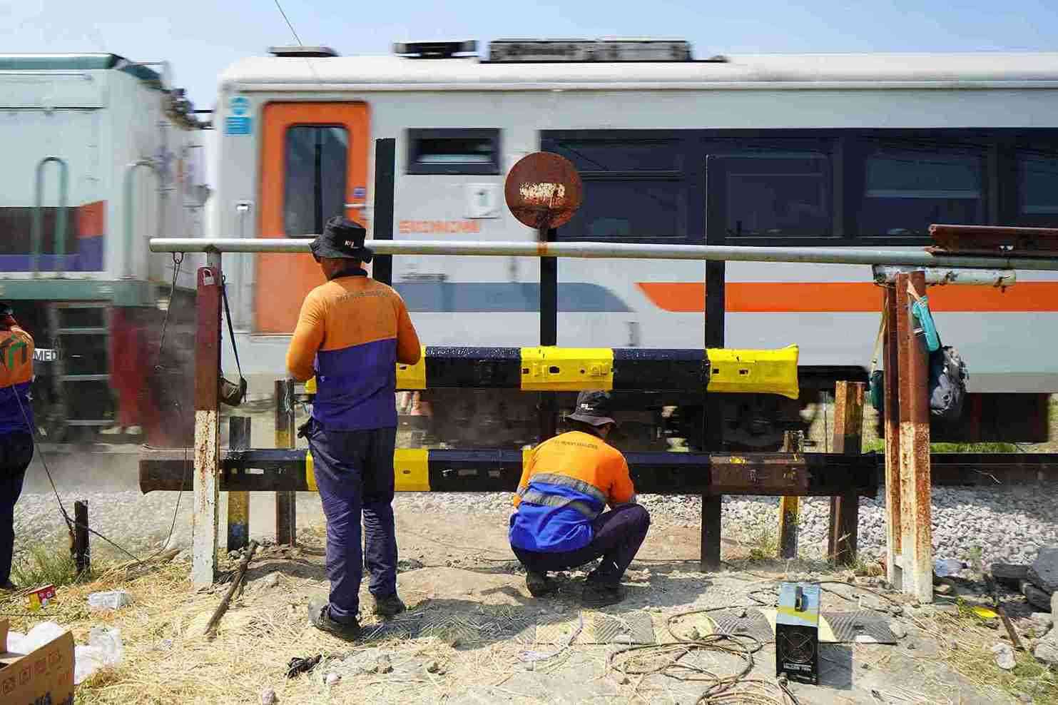 KAI Daop 7 Madiun Tutup Perlintasan di Kediri, Target 2026 Terlampaui PT KAI Daop 7 Madiun Menutup Perlintasan Kereta Api