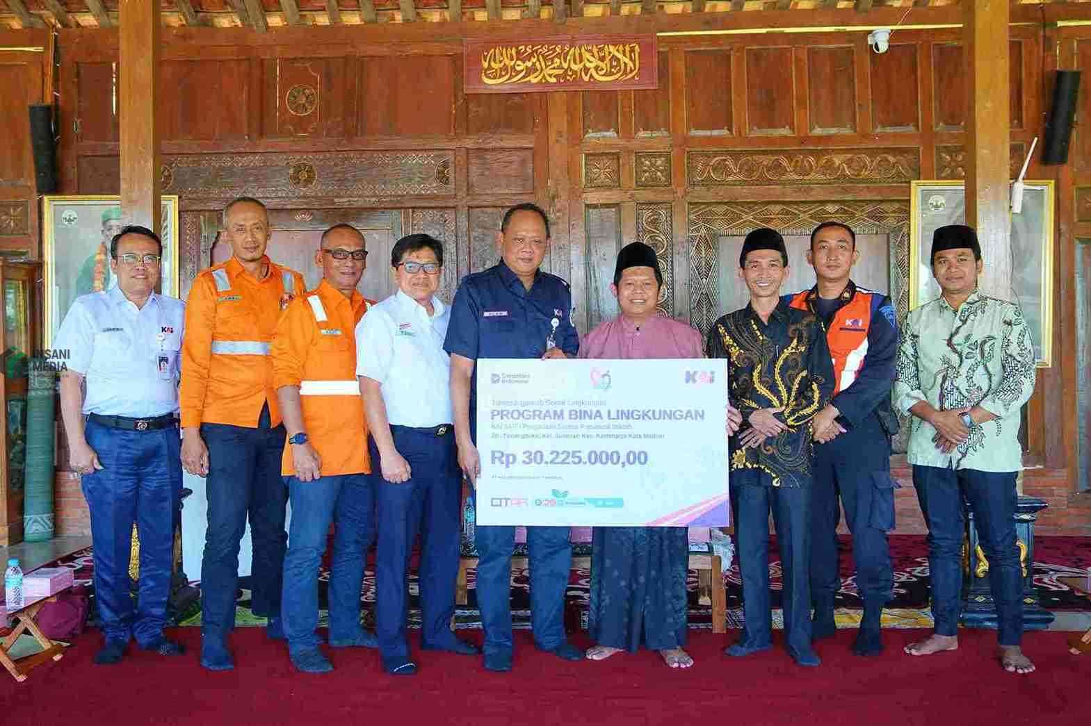 PT KAI Daop 7 Madiun Salurkan Bantuan TJSL untuk Pesantren dan Kampus