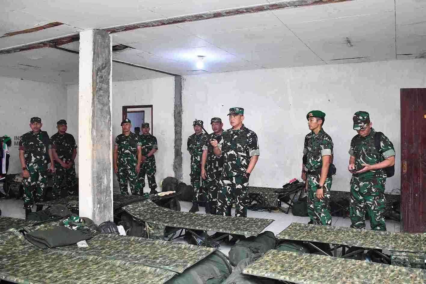 Pangdam IV/Diponegoro Pastikan Pembangunan Yonif TP Perkuat Pertahanan dan Ekonomi Daerah Pangdam IV Diponegoro Mayor Jenderal TNI Achiruddin Darojat meninjau progres pembangunan Batalyon Infanteri Teritorial Pembangunan Yonif TP di sejumlah daerah di Jawa Tengah