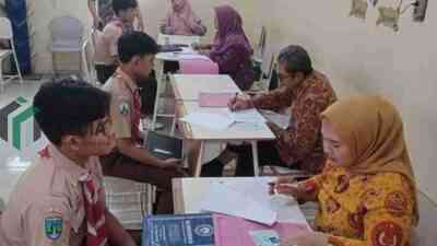Pelajar SMP di Blitar Mendaftar ke SMA Sederajat