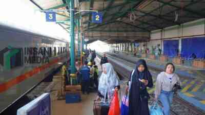 Penumpang Kereta Api di Daop 7 Madiun