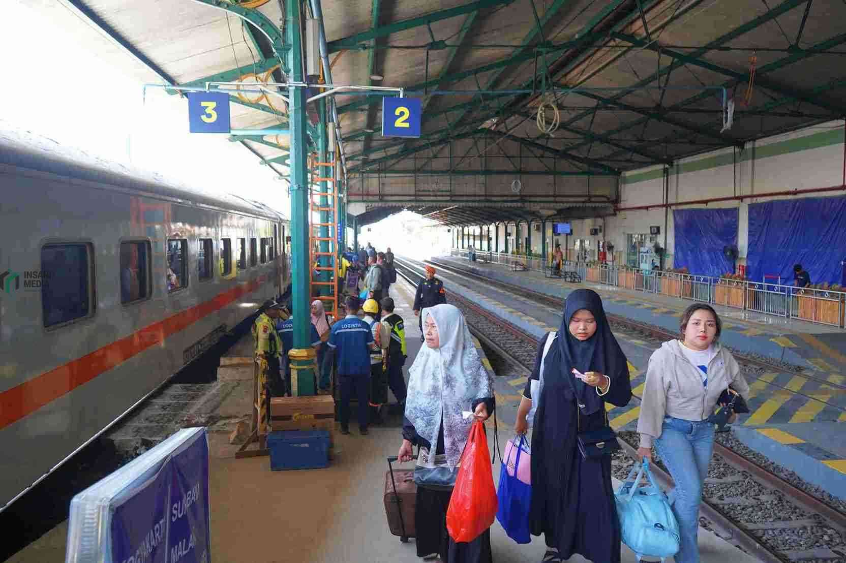 Penumpang Kereta Api di Daop 7 Madiun