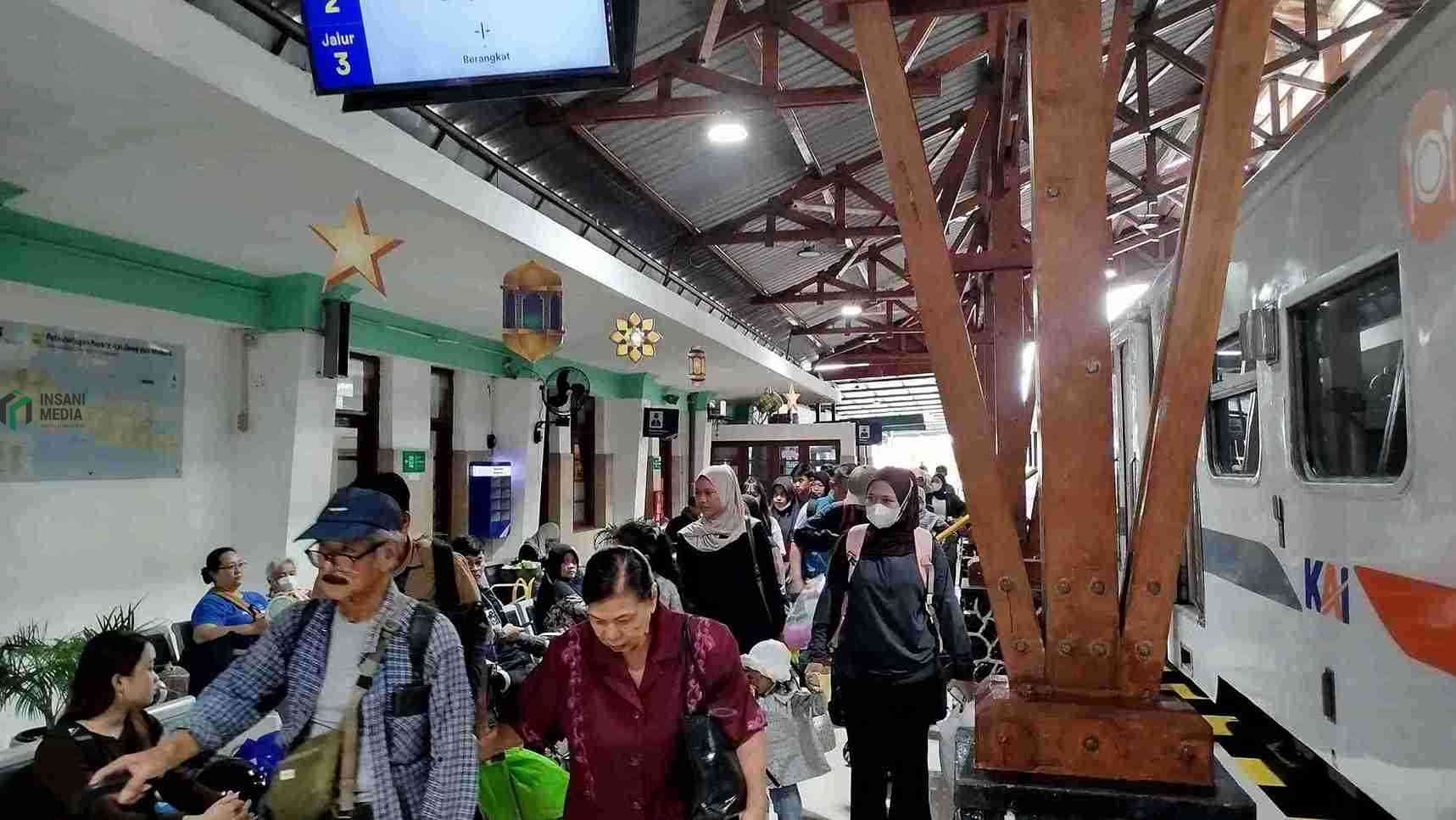 Libur Sekolah Dongkrak Penumpang Stasiun Blitar, Tembus 39 Ribu Pelanggan Penumpang Kereta Api di Stasiun Blitar