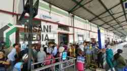 Penumpang Kereta Api di Stasiun Kota Madiun