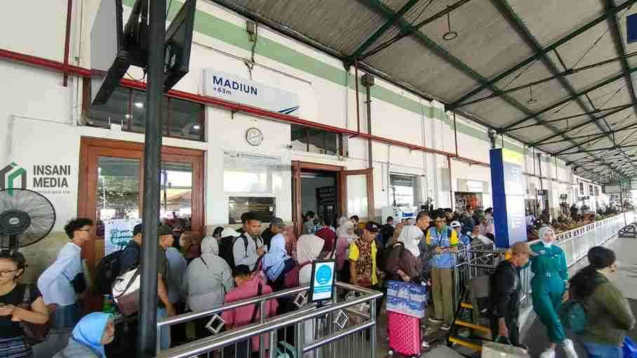 Penumpang KAI Daop 7 Madiun Naik 5,4 Persen pada Semester I 2026 Penumpang Kereta Api di Stasiun Kota Madiun