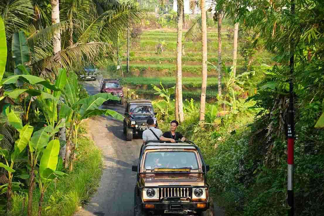 Peserta Explore Bener Super Purworejo Naik Jeep keliling Bener