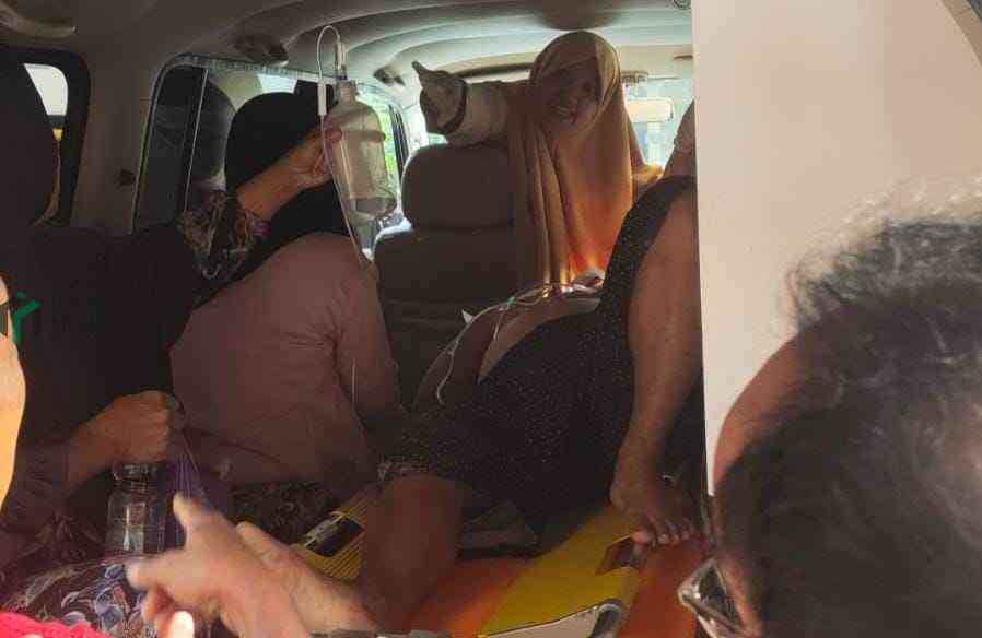 Petugas Medis Menyelamatkan Warga Kecamatan Ayah Kebumen yang Diduga Menjadi Korban Penganiayaan Kerabatnya