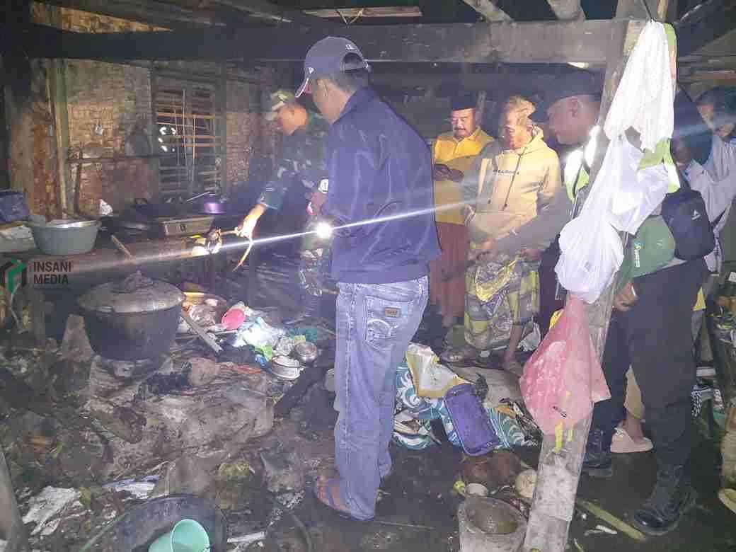 Tabung Gas di Kebumen Bocor Bakar Dapur Rumah, Satu Warga Puring Terluka Petugas Melakukan Olah Tempat Kejadian Gas LPG Bocor di Dukuh Kebongkotan Desa Arjowinangun Kecamatan Puring Kabupaten Kebumen yang Mengakibatkan Satu Warga Terluka